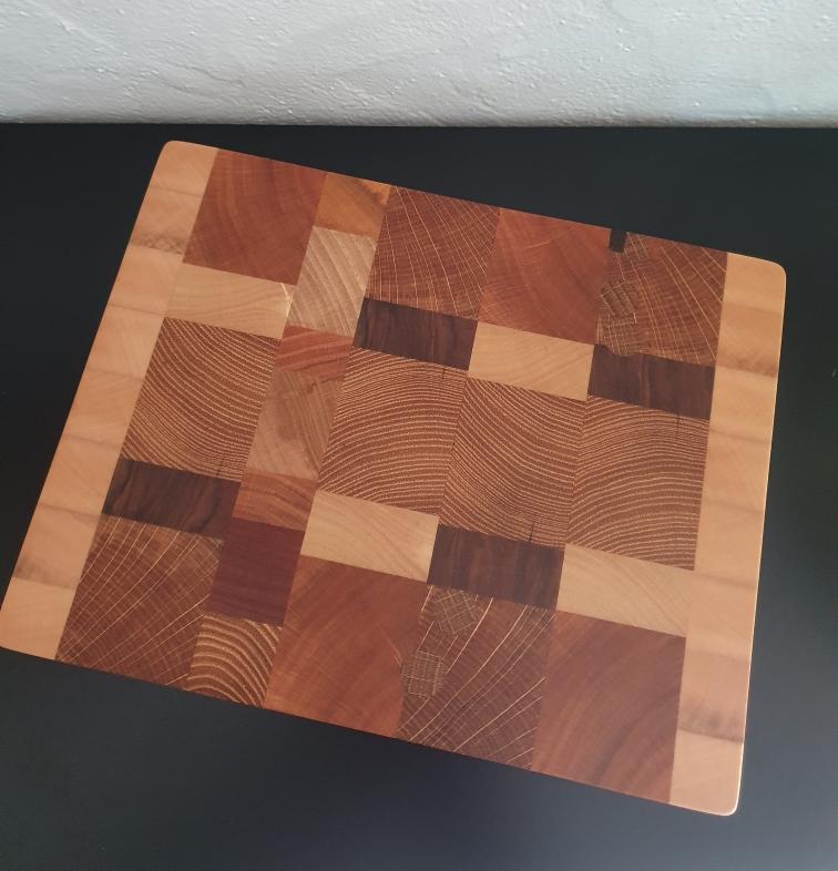 Planche à découper en bois debout 