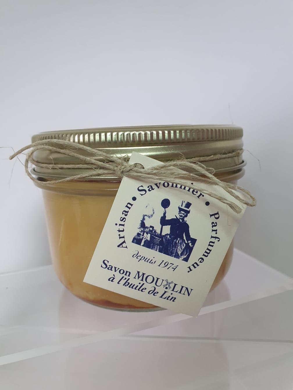 Un bocal de savon mou à l'huile de lin de la savonnerie martin de candre .D'Ici et de Claire 