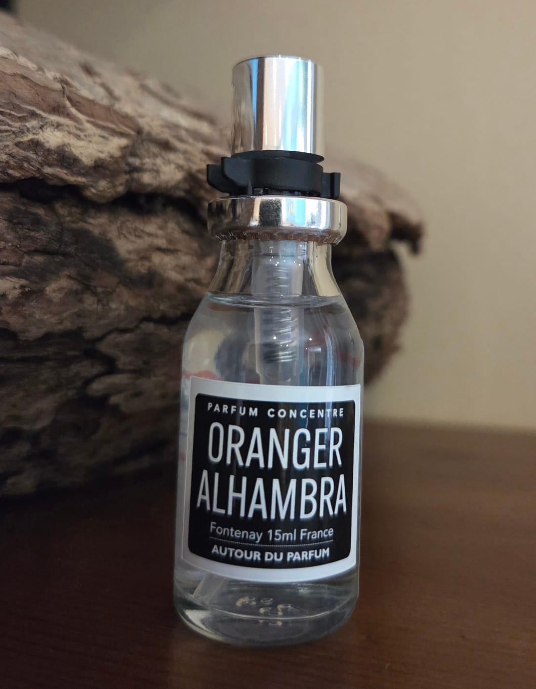 un flacon de parfum oranger alhambra de la marque autour du parfum - d'ici et de claire 