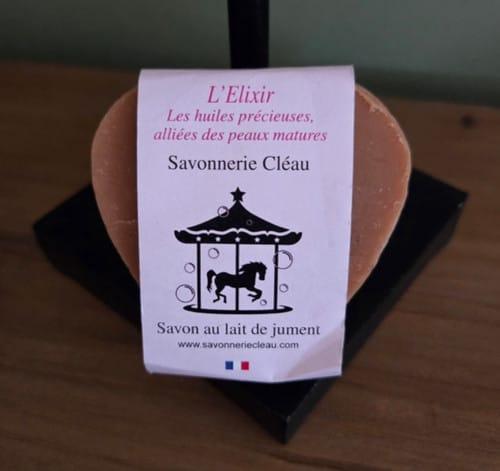 un savon elixir en forme de coeur