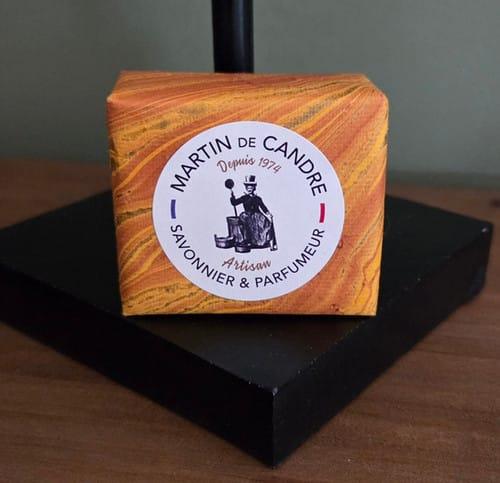un savon de la savonnerie martin de candre