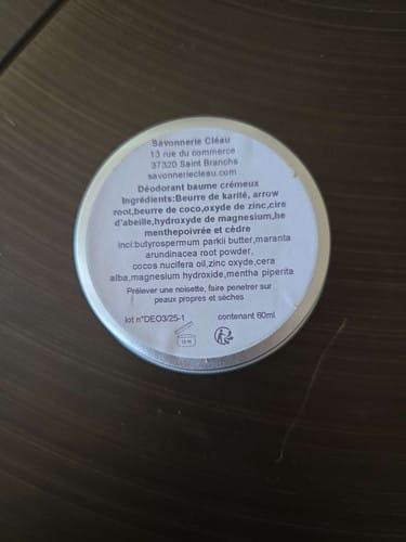 Crème hydratante avec texte informatif, contenant du beurre de karité, D'Ici et de Claire.