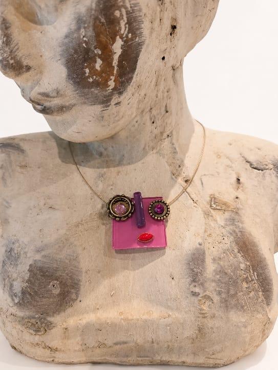 Collier tête carrée rose - NATHALIE BORDERIE, artisanat Touraine