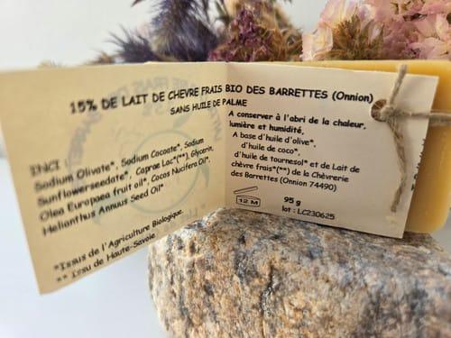 Soap label with 15% de lait de chèvre and red des barrettes text.